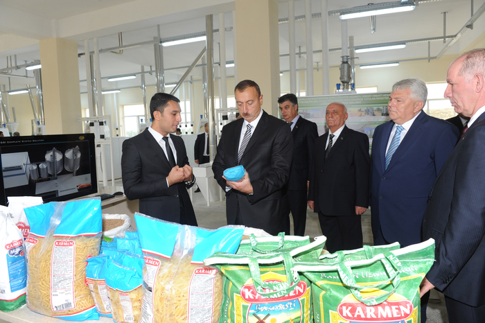 İlham Əliyev Şəkidə taxıl anbarı və dəyirman kompleksinin açılışında iştirak edib (FOTO)